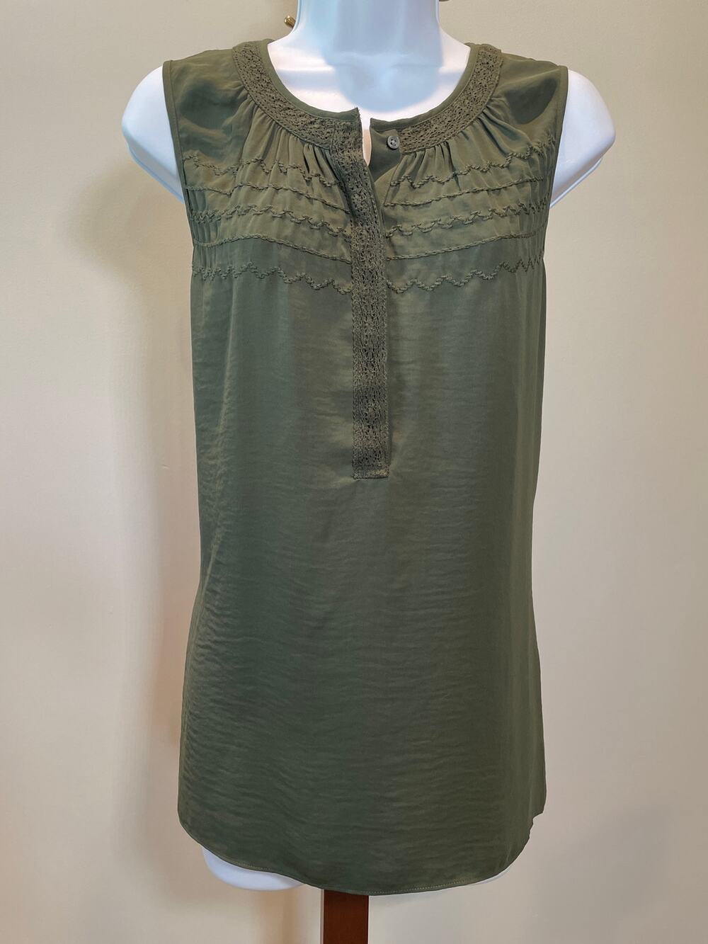 Banana Republic Size 12 Olive Green Sleeveless Top